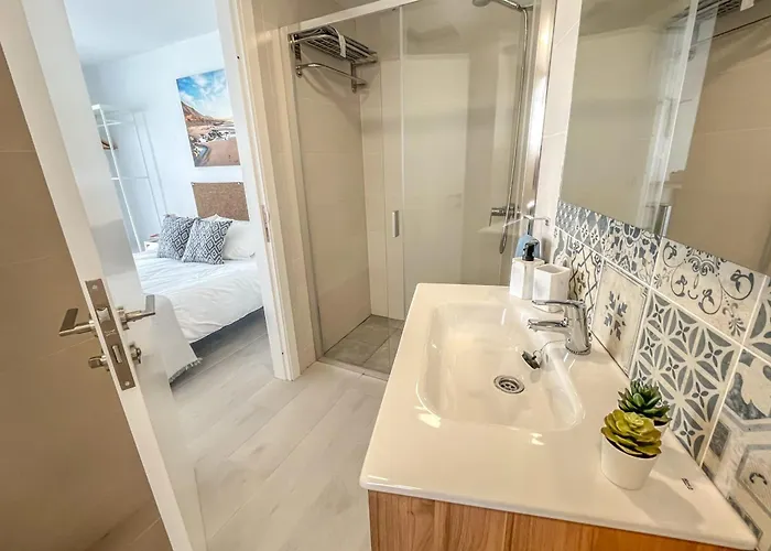 Apartment Casa Burgao With Large Seaview Terrace