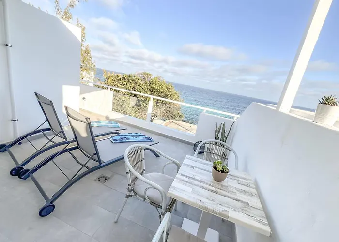 Apartment Casa Burgao With Large Seaview Terrace Punta Mujeres