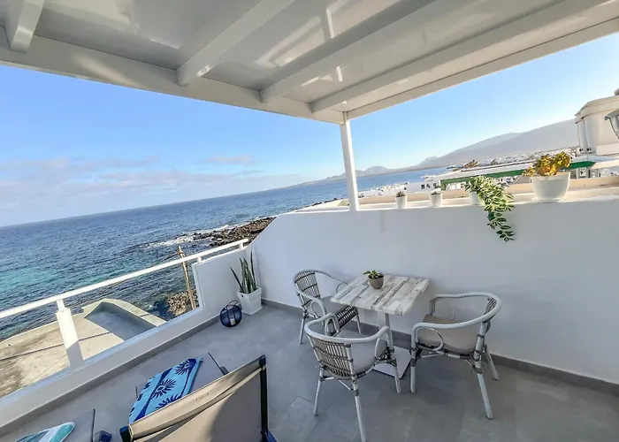 Apartment Casa Burgao With Large Seaview Terrace